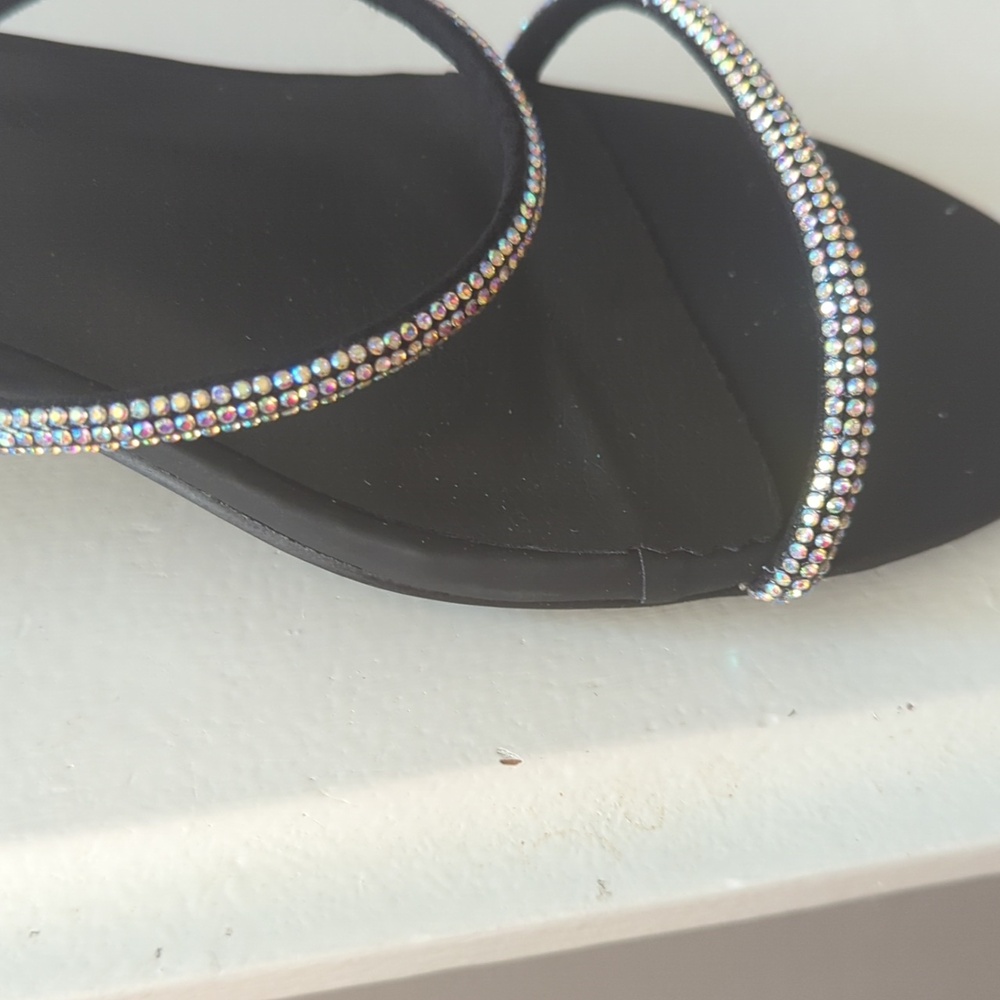 Shoe - Picture 3 of 12